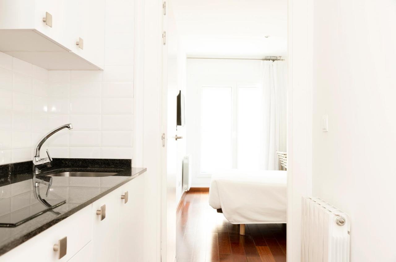Apartamentos Sabinas El Pilar Zaragoza Bagian luar foto