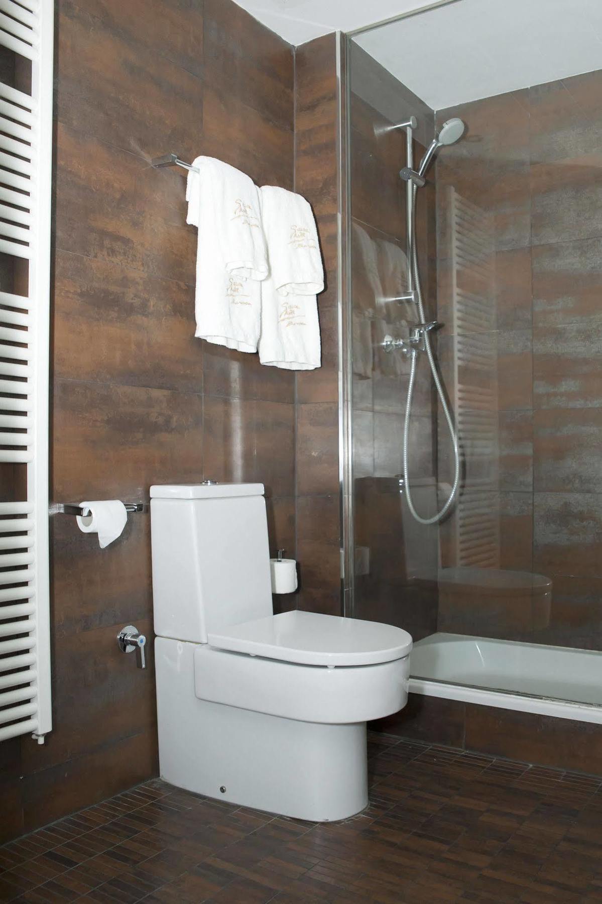 Apartamentos Sabinas El Pilar Zaragoza Bagian luar foto