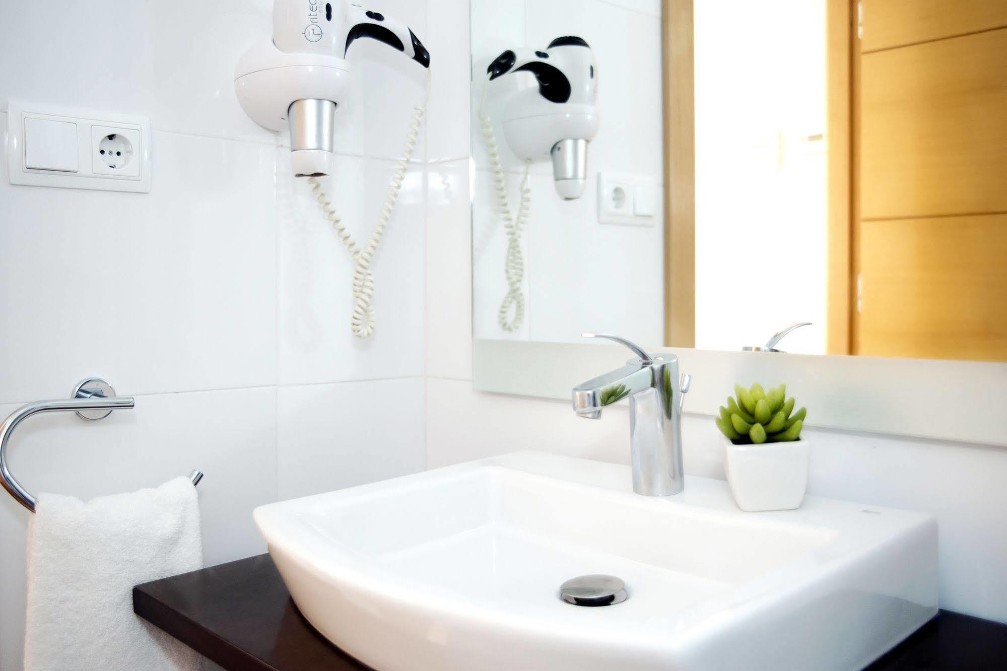 Apartamentos Sabinas El Pilar Zaragoza Bagian luar foto
