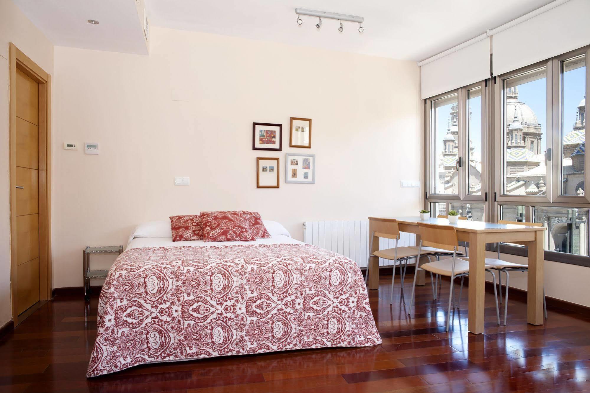 Apartamentos Sabinas El Pilar Zaragoza Bagian luar foto