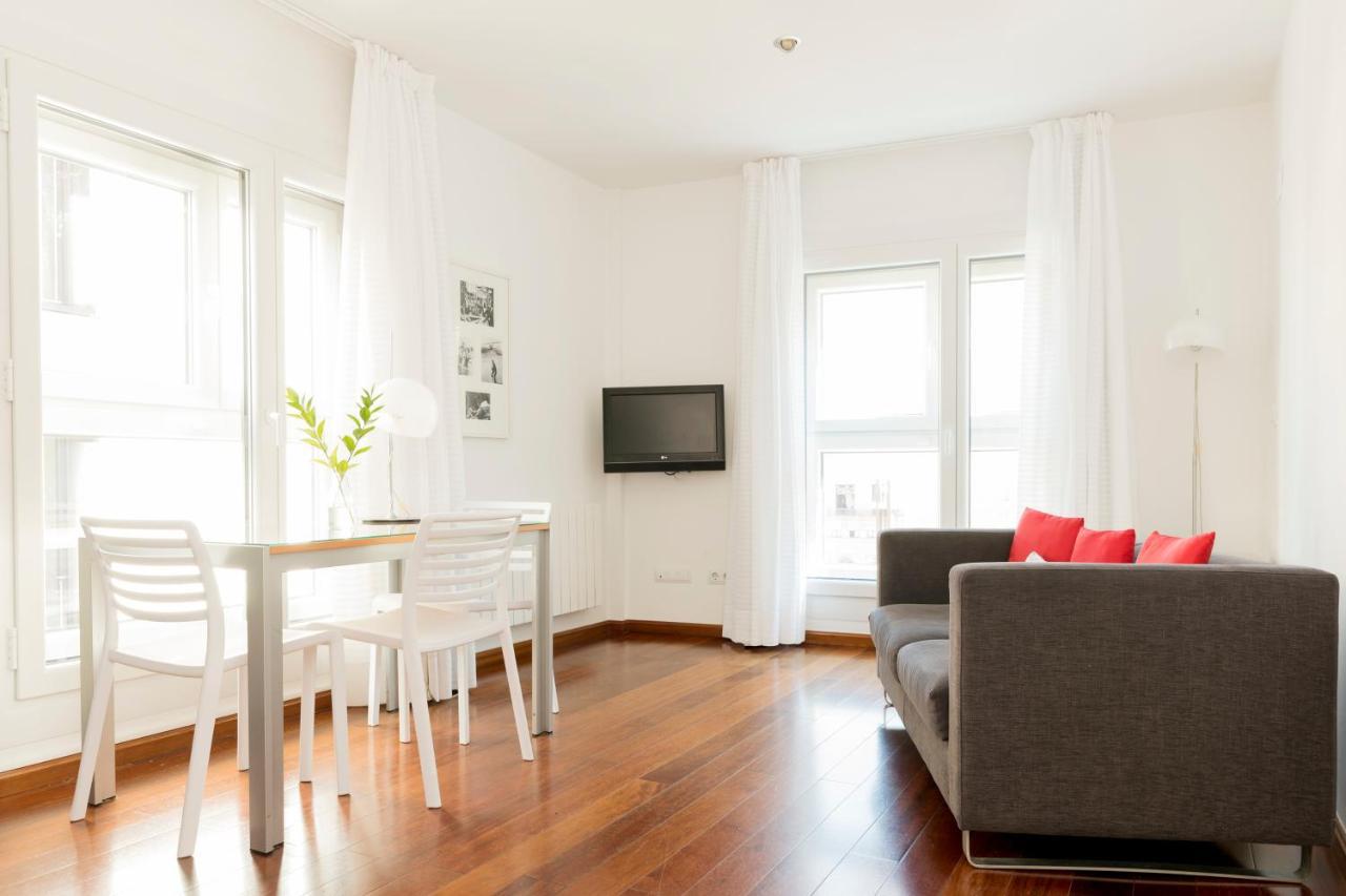 Apartamentos Sabinas El Pilar Zaragoza Bagian luar foto