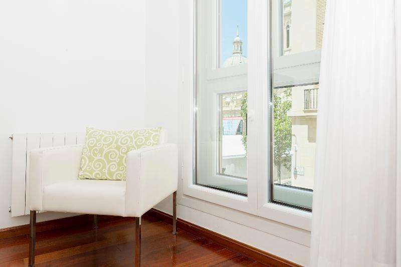 Apartamentos Sabinas El Pilar Zaragoza Bagian luar foto